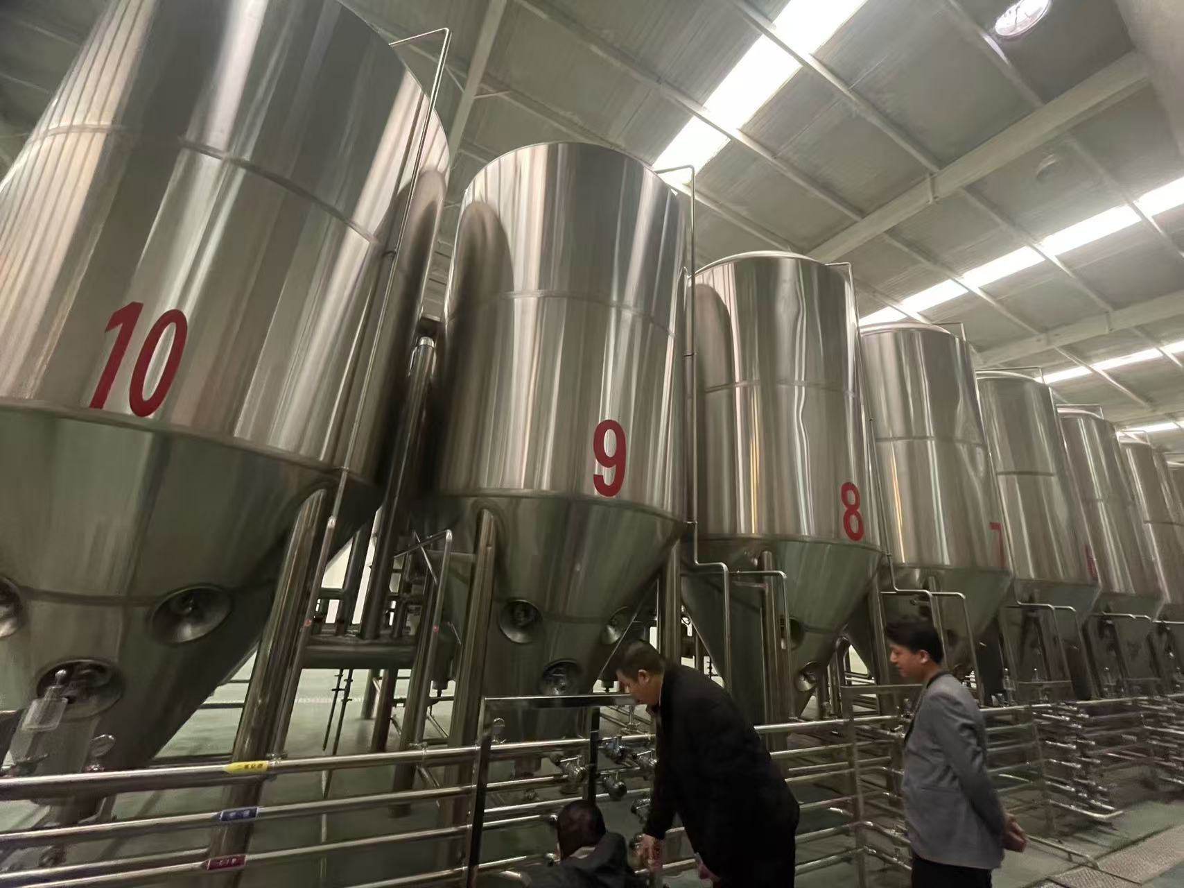安溪精酿啤酒设备厂—平面布置、设备设计、制造、调试、培训等一条龙服务